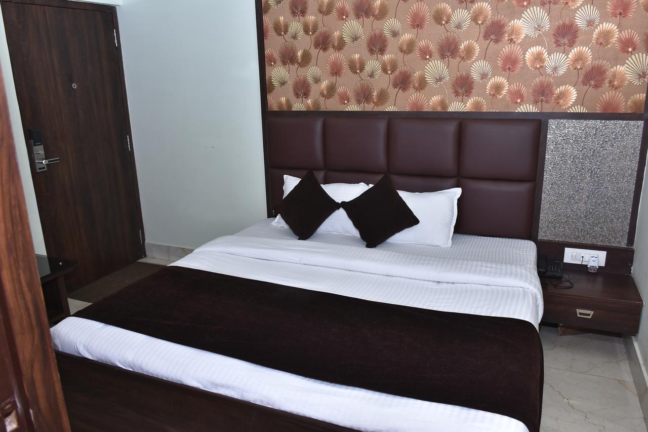 Hotel Daftari Palace Kishanganj Bagian luar foto