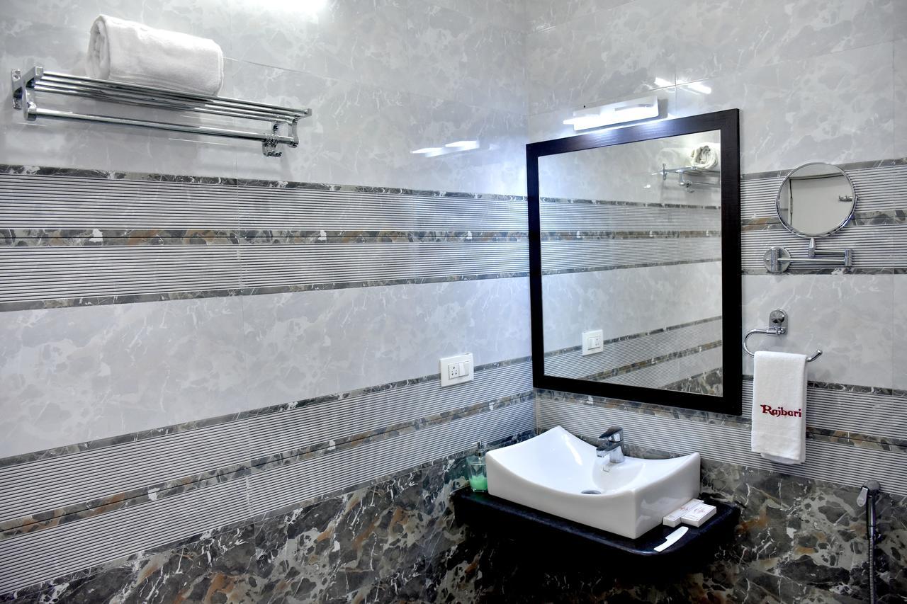 Hotel Daftari Palace Kishanganj Bagian luar foto