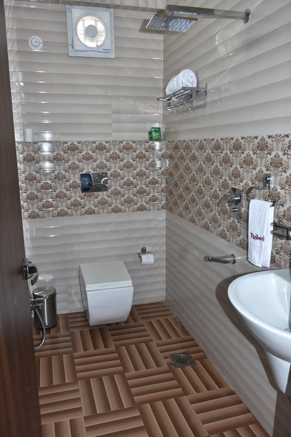 Hotel Daftari Palace Kishanganj Bagian luar foto