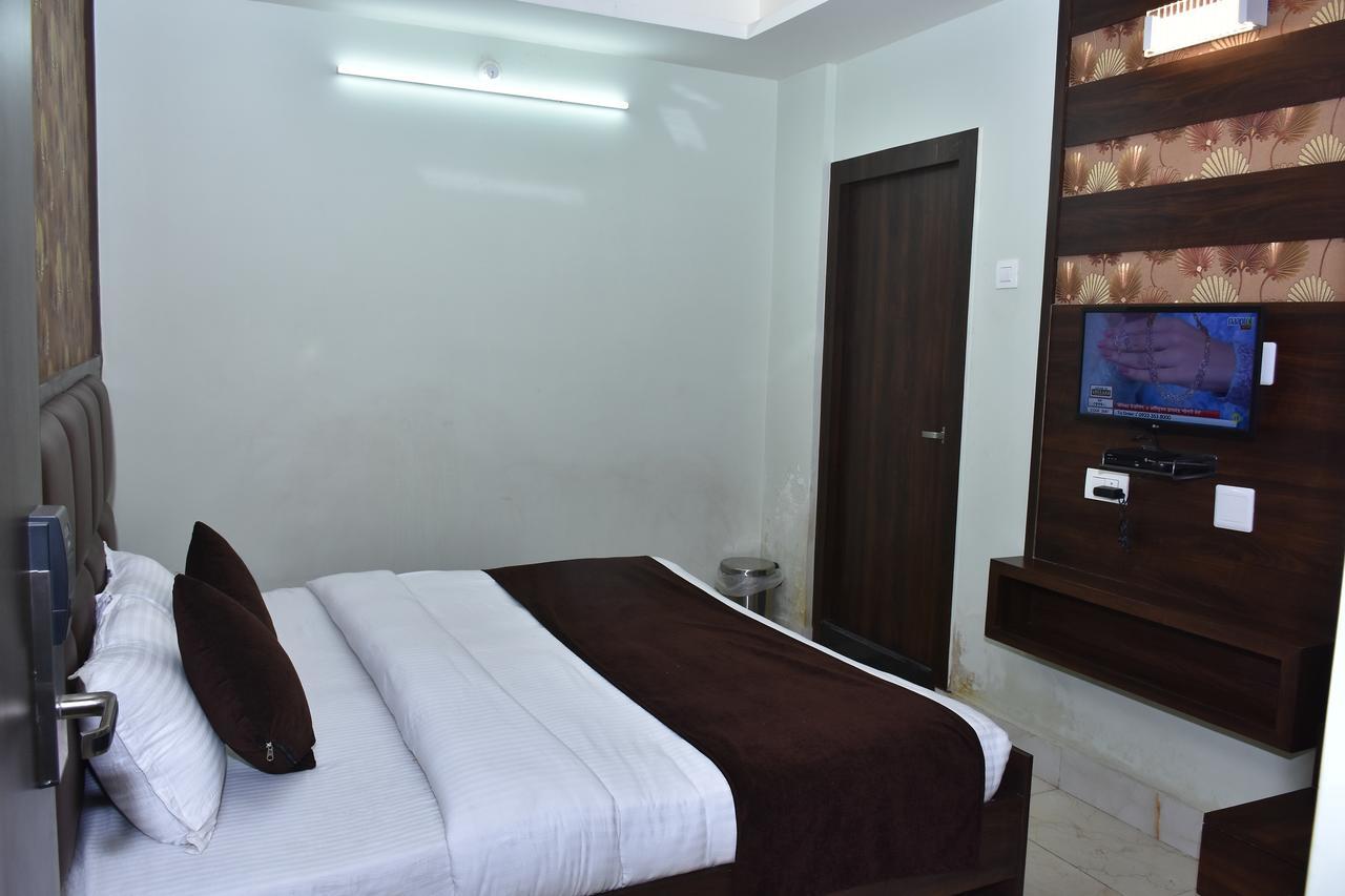 Hotel Daftari Palace Kishanganj Bagian luar foto